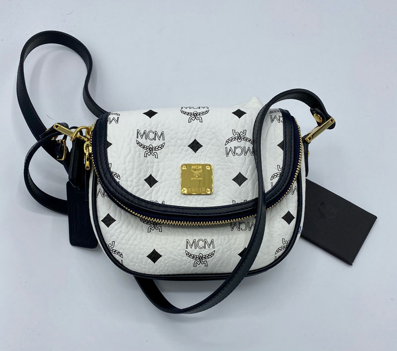 Beautiful white and black Louis Vuitton purse.